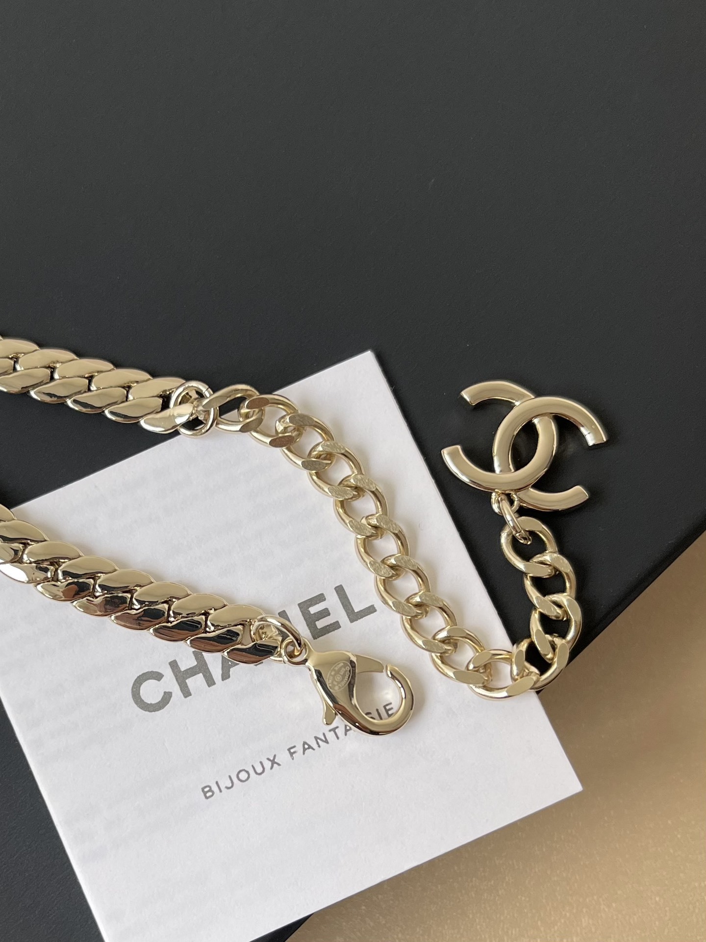 Luxury Gold CC Logo Curb Chain Necklace with White Camellia Charm
