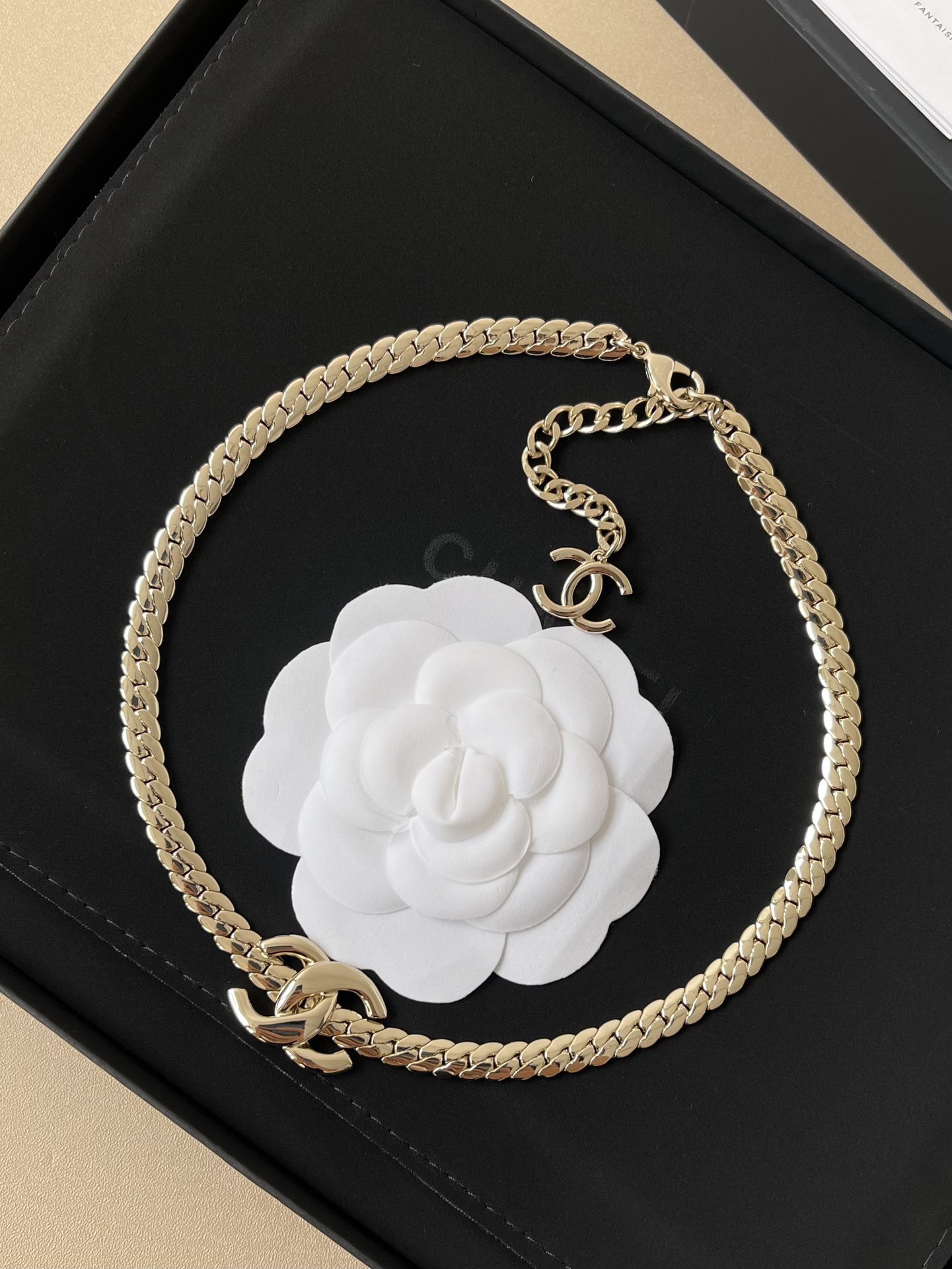 Luxury Gold CC Logo Curb Chain Necklace with White Camellia Charm