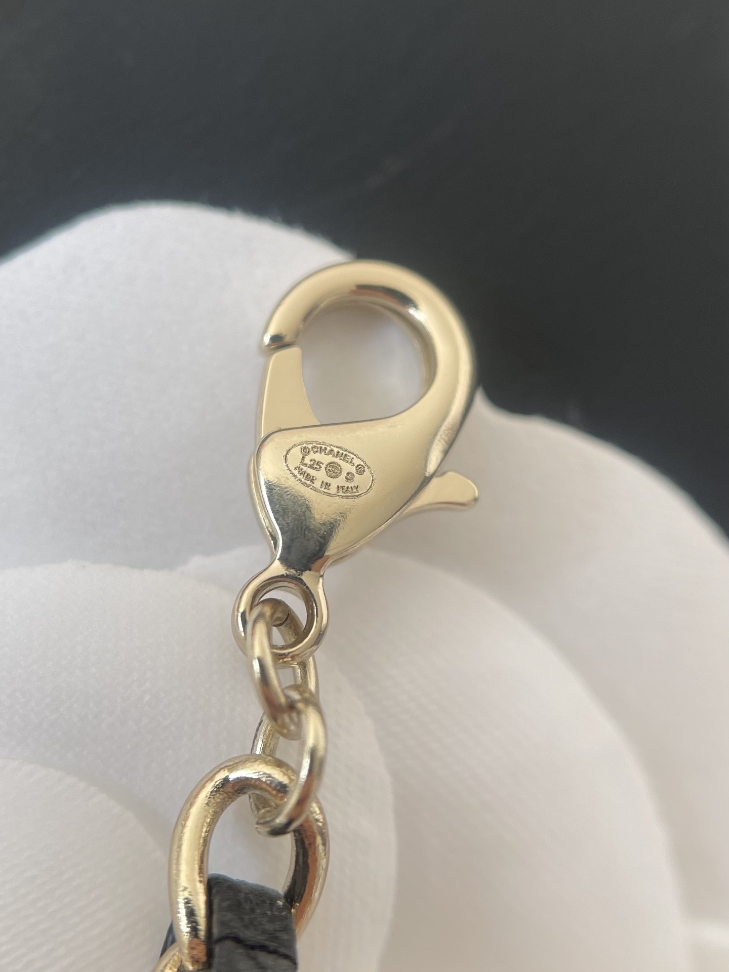 Luxury Gold Feather CC Logo Necklace with Interwoven Leather