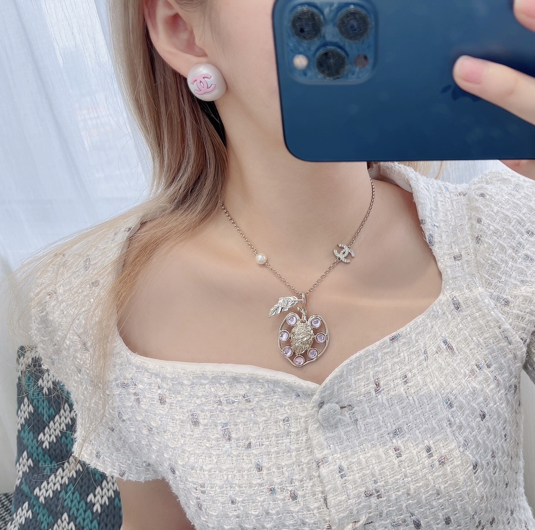 Chanel 2024/25 Métiers d'Art Necklace - Gold, Pink Glass & Crystals