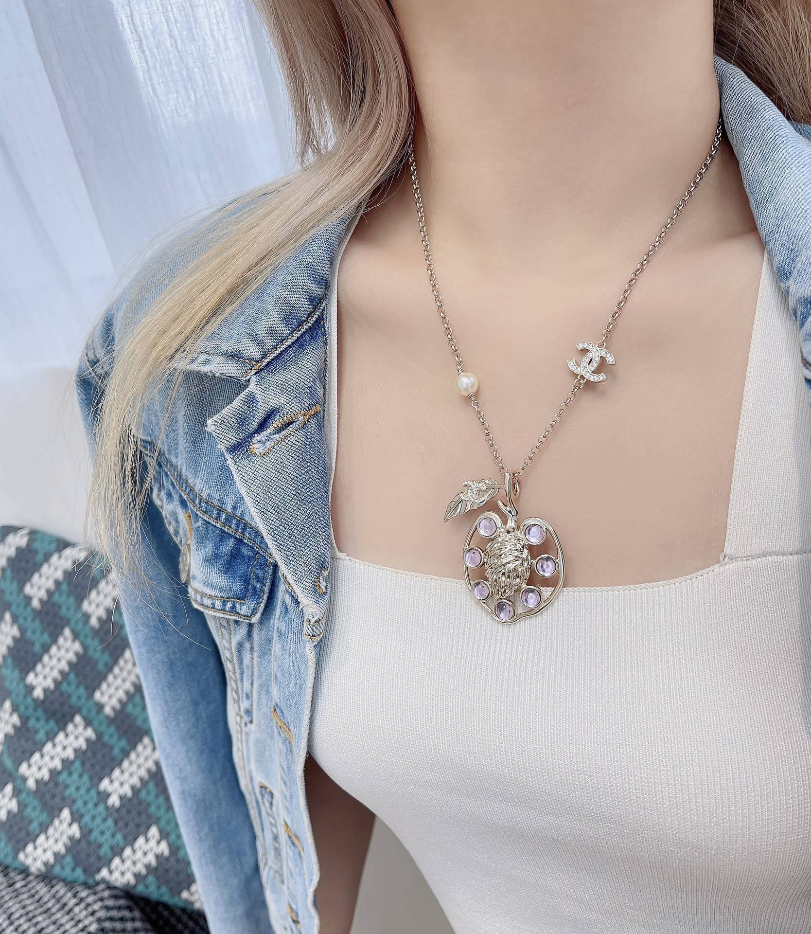 Chanel 2024/25 Métiers d'Art Necklace - Gold, Pink Glass & Crystals