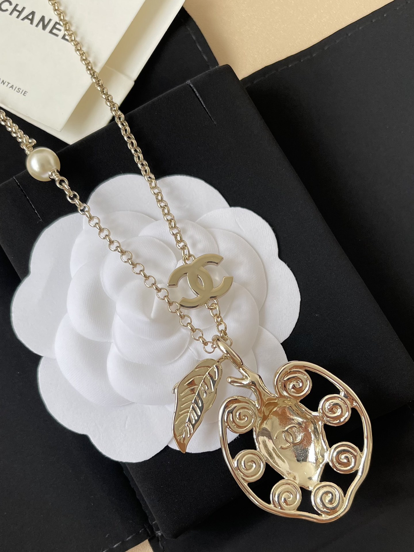 Chanel 2024/25 Métiers d'Art Necklace - Gold, Pink Glass & Crystals