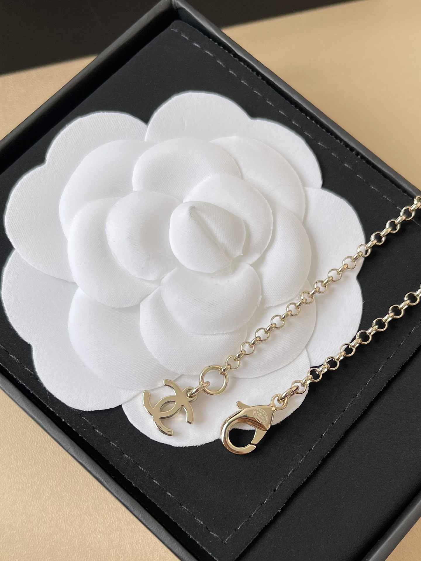 Chanel 2024/25 Metiers d'Art Long Pendant Necklace - Gold & Pink