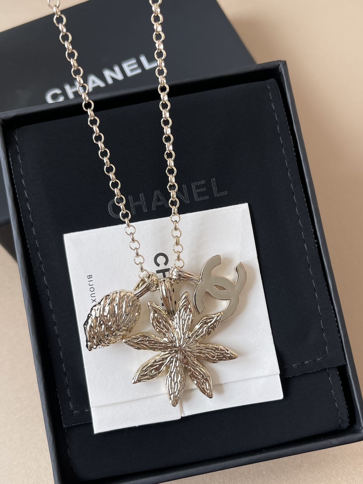 Chanel 2024/25 Metiers d'Art Long Pendant Necklace - Gold & Pink