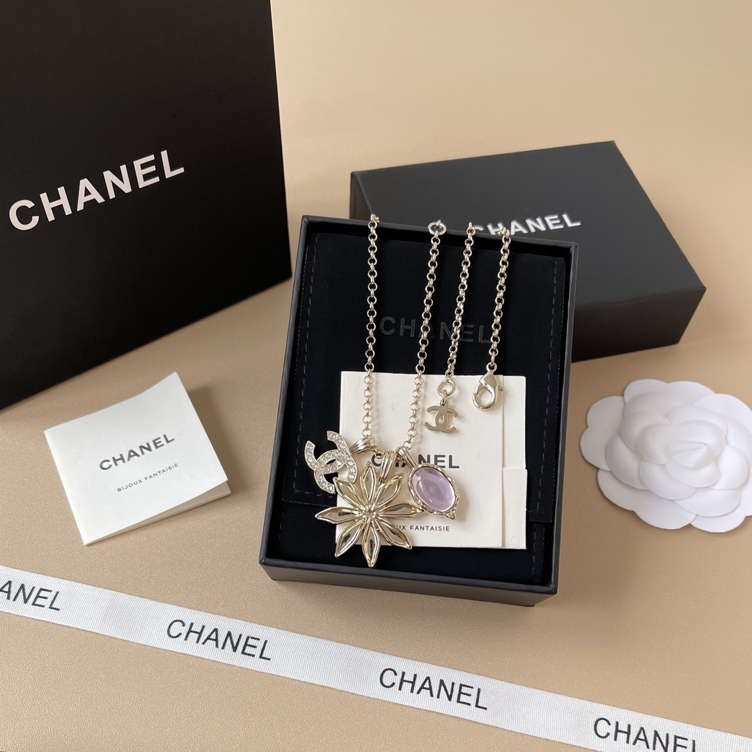 Chanel 2024/25 Metiers d'Art Long Pendant Necklace - Gold & Pink