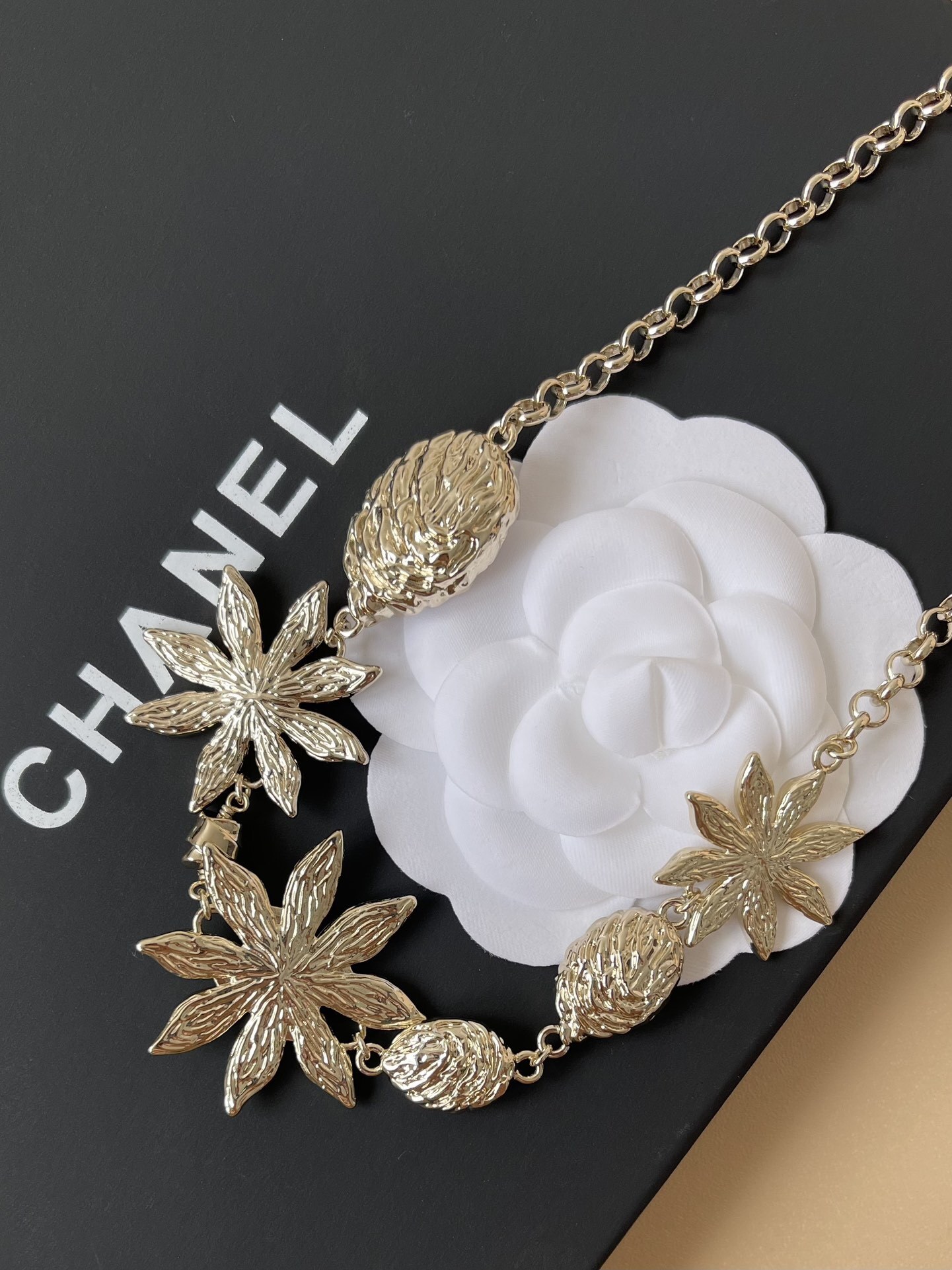 Chanel Gold & Pink Crystal Floral Necklace - 2024/25 Métiers d'Art