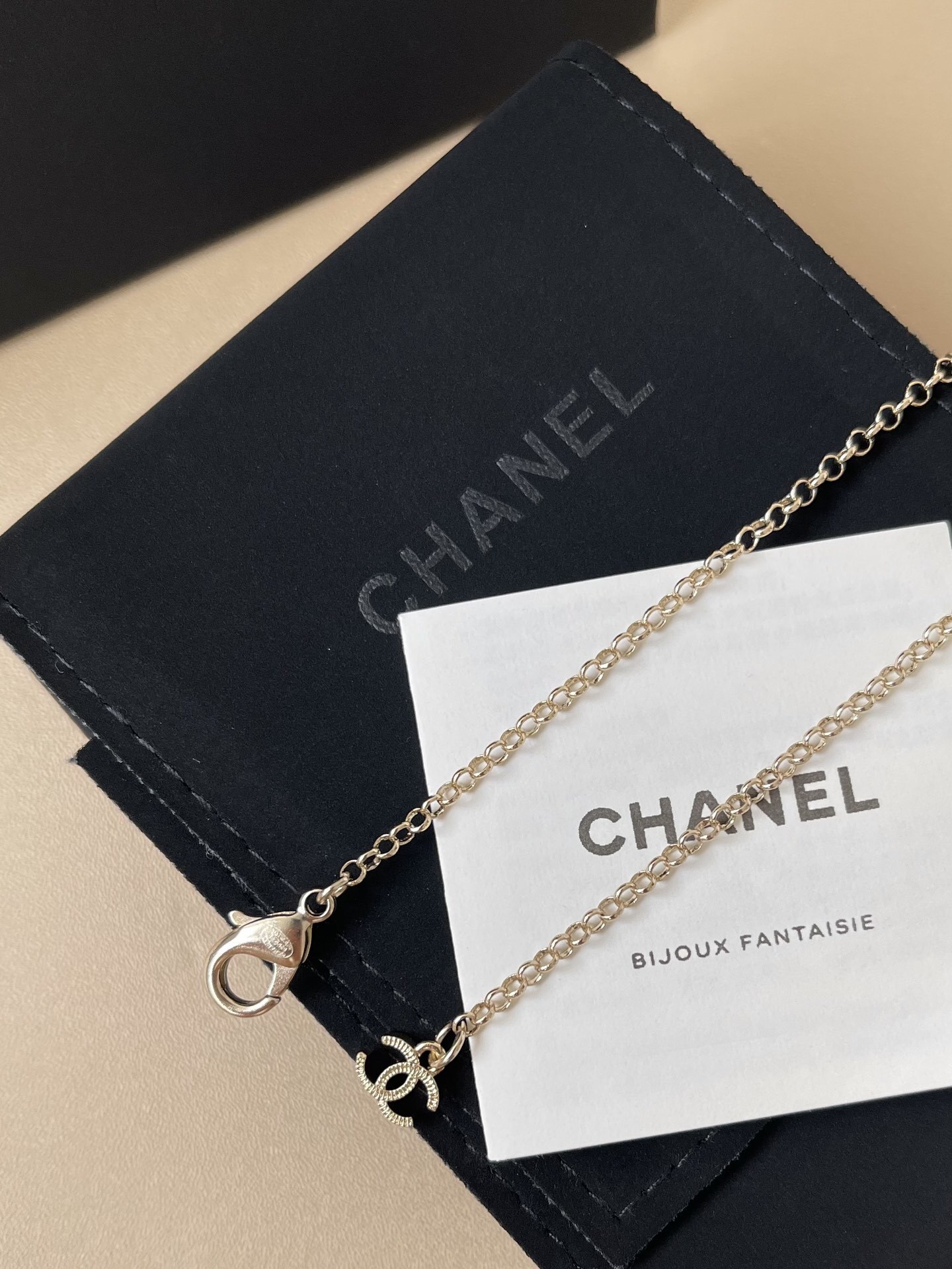 Luxury Gold CC Logo Necklace with Heart-Shaped Crystals