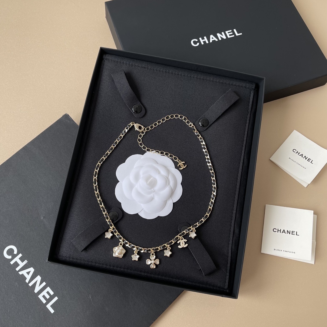 Chanel AW 2025/26 Leather Chain Necklace with CC & Pearl Charms