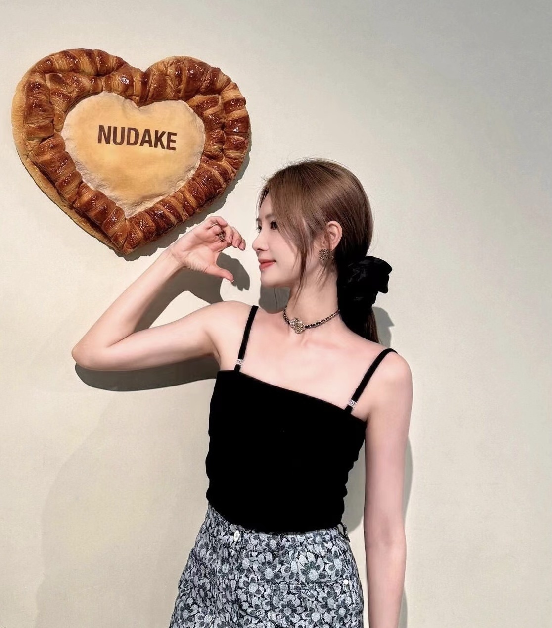 Designer Crystal Camellia Flower Leather Chain Choker Necklace