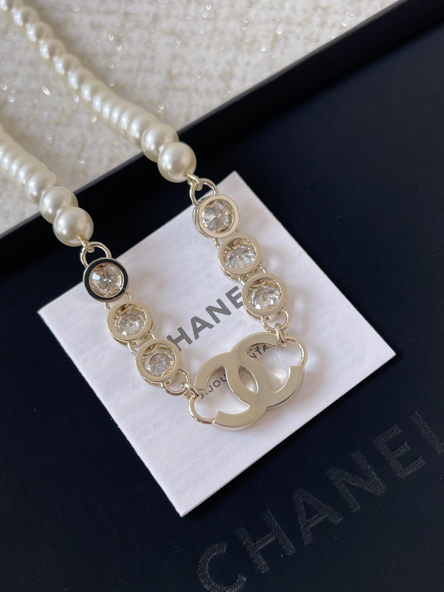 Luxury Pearl Choker with Crystal Interlocking CC & Chanel Charms