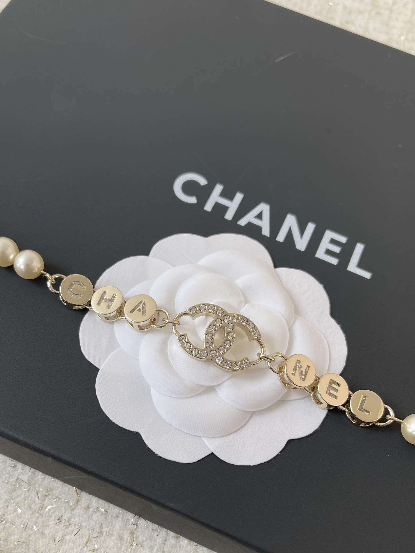 Luxury Pearl Choker with Crystal Interlocking CC & Chanel Charms