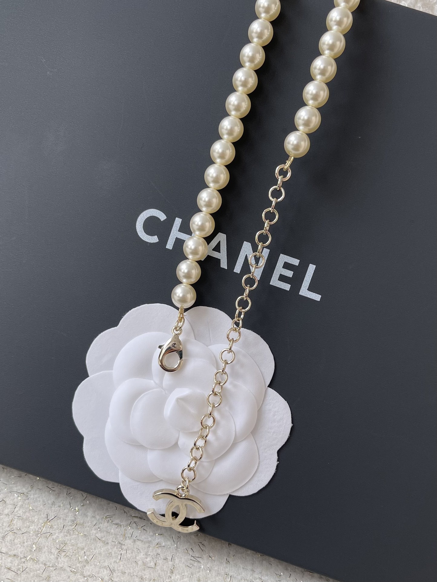 Luxury Pearl Choker with Crystal Interlocking CC & Chanel Charms