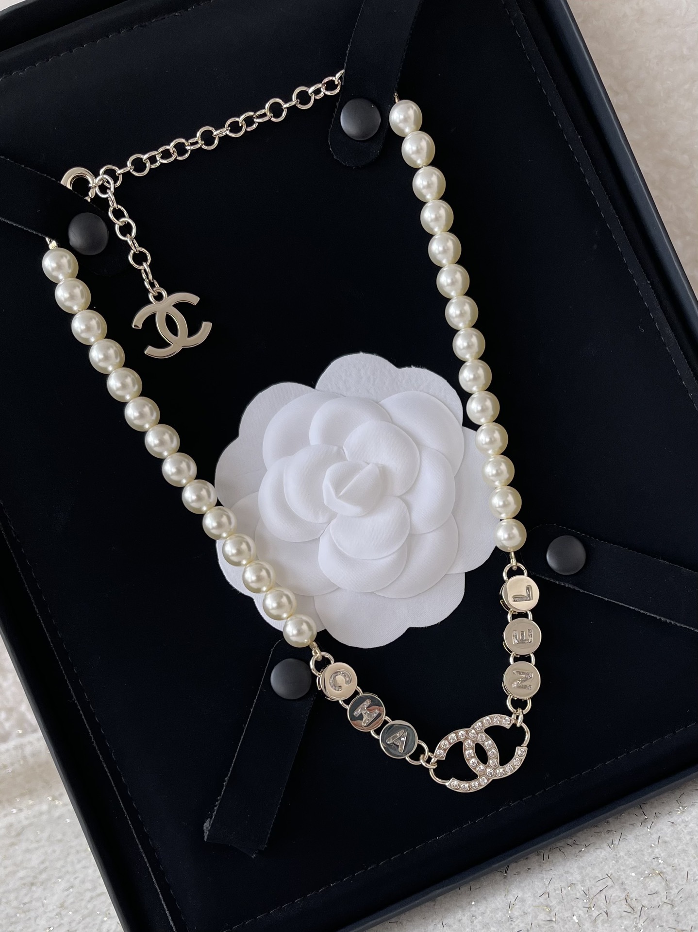 Luxury Pearl Choker with Crystal Interlocking CC & Chanel Charms