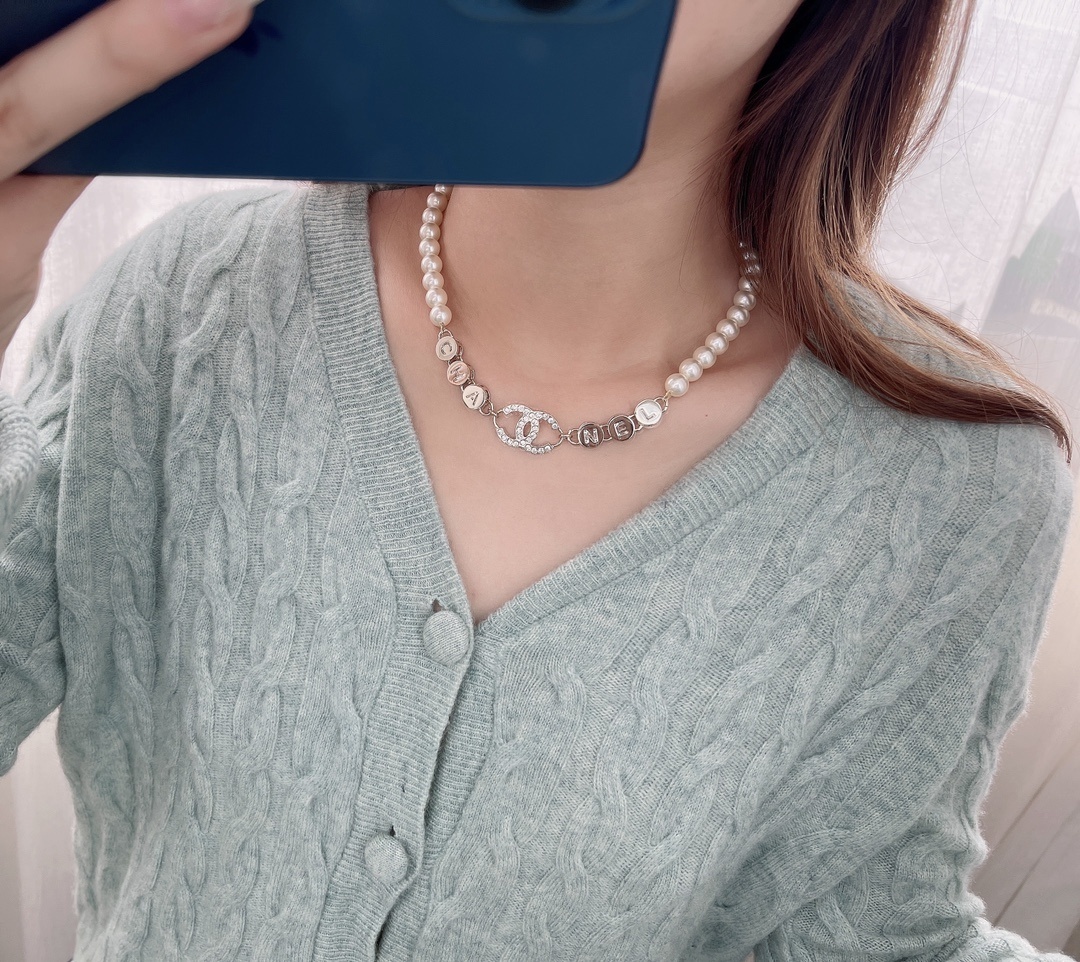 Luxury Pearl Choker with Crystal Interlocking CC & Chanel Charms