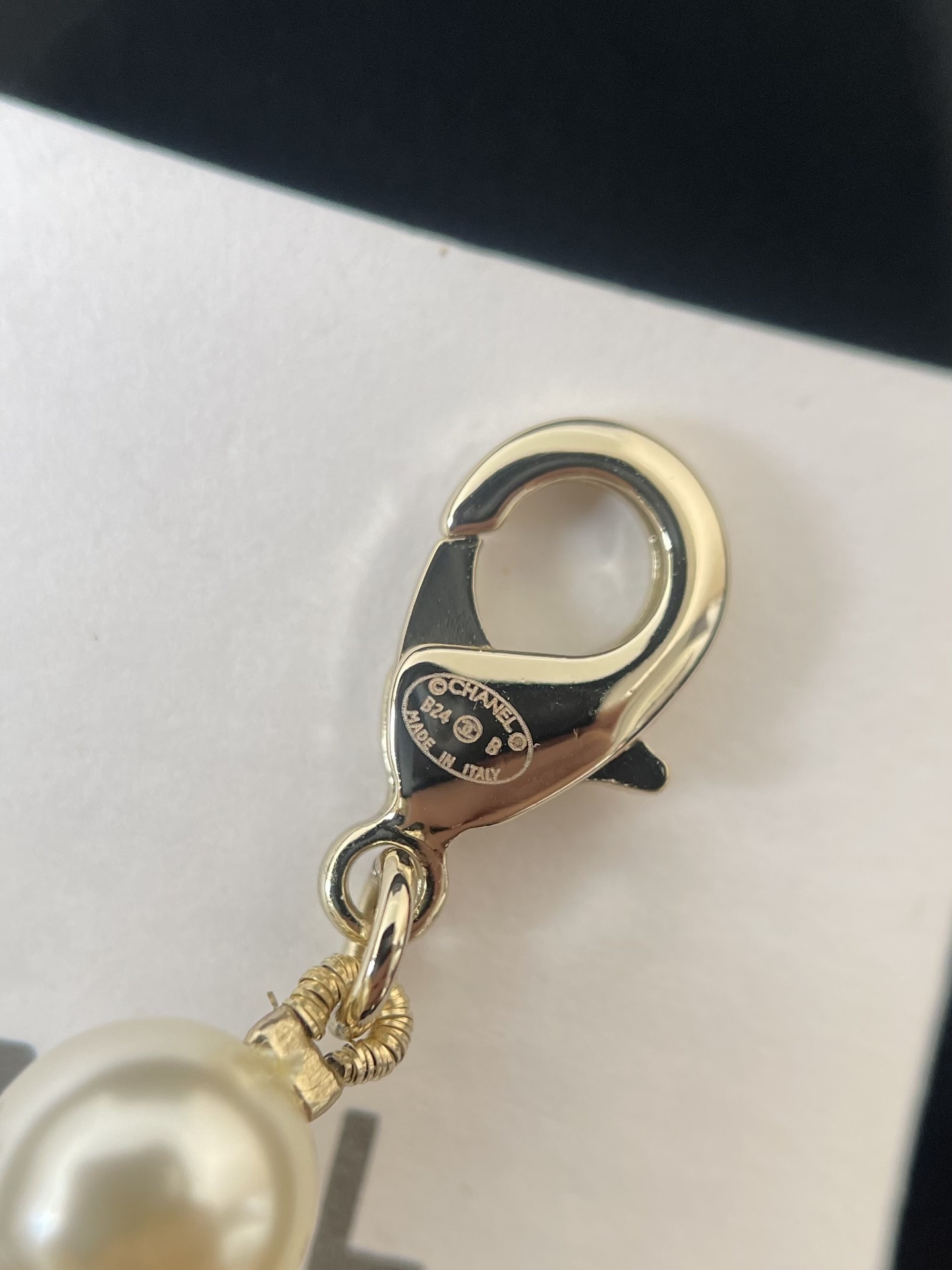 Chanel CC Logo Pearl Necklace - Elegant Crystal Heart Choker