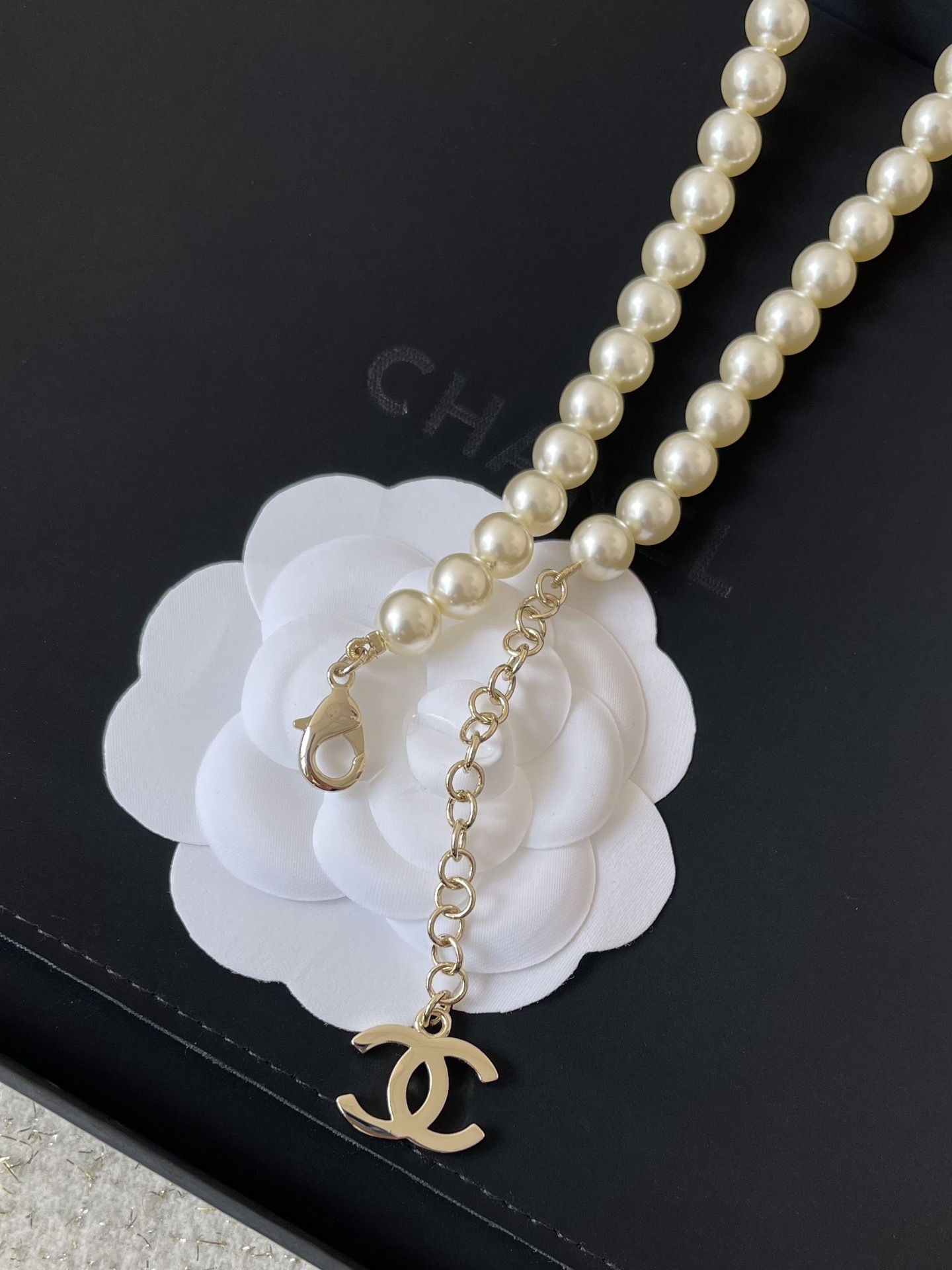Chanel CC Logo Pearl Necklace - Elegant Crystal Heart Choker