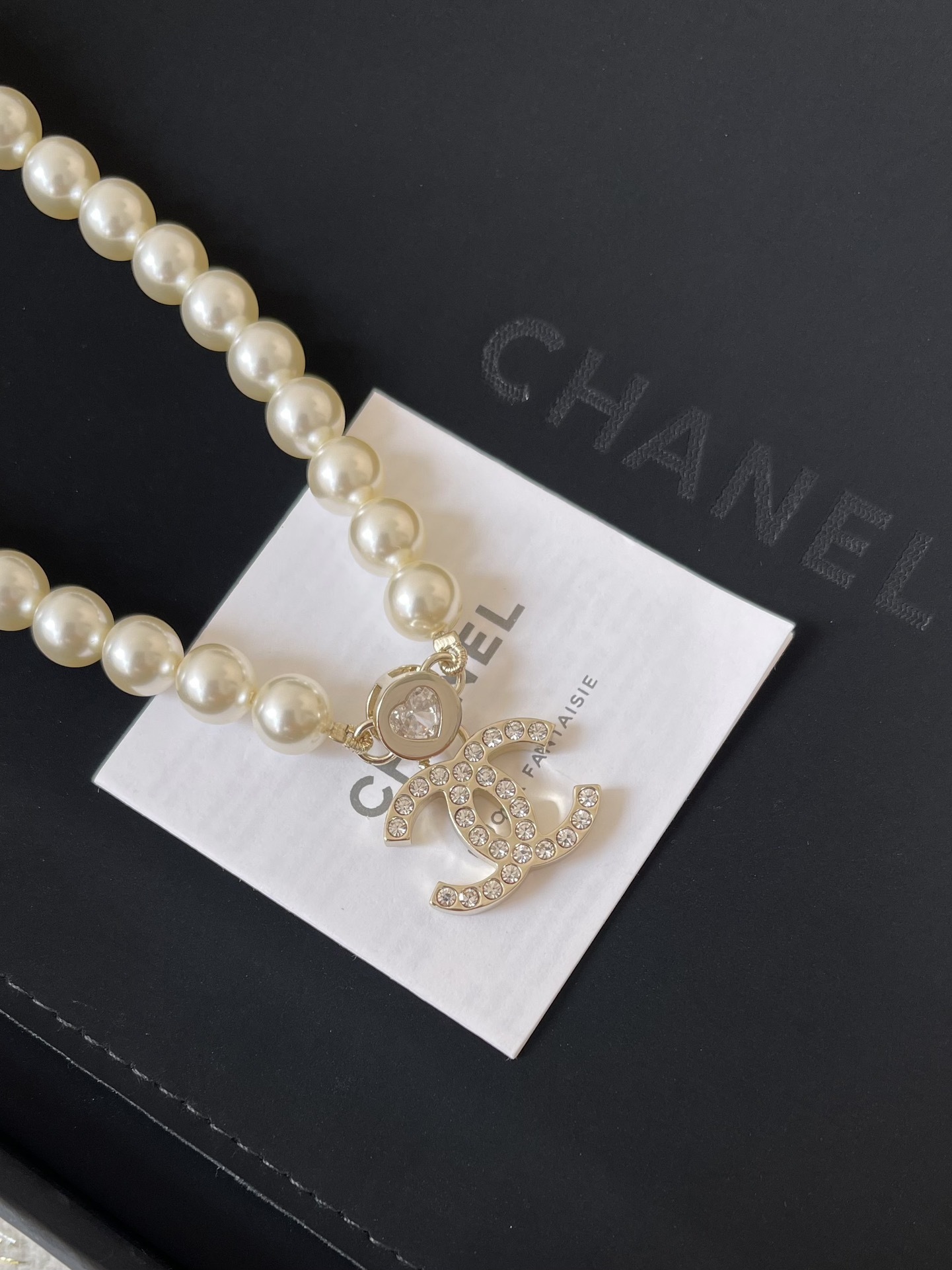 Chanel CC Logo Pearl Necklace - Elegant Crystal Heart Choker