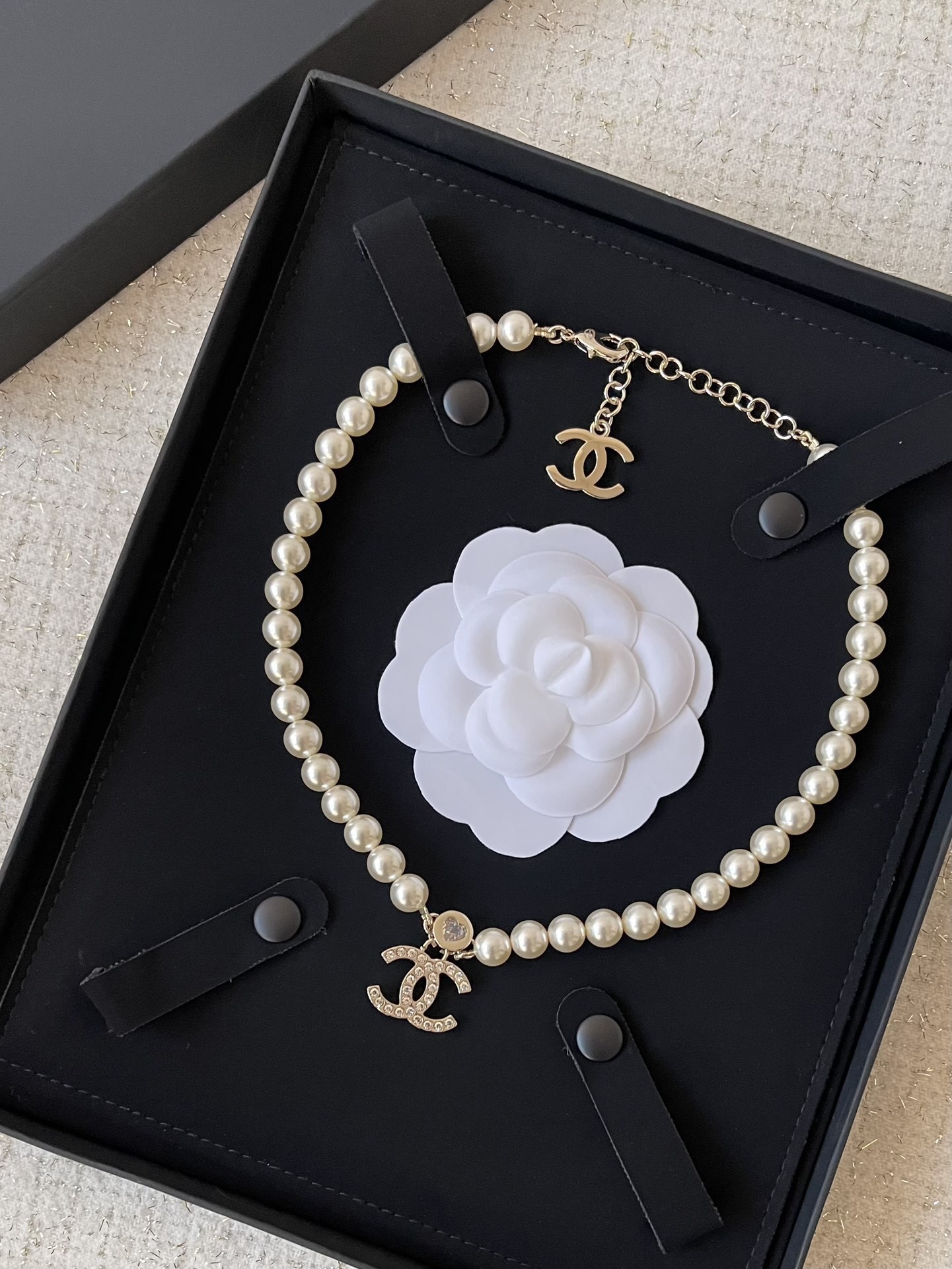 Chanel CC Logo Pearl Necklace - Elegant Crystal Heart Choker