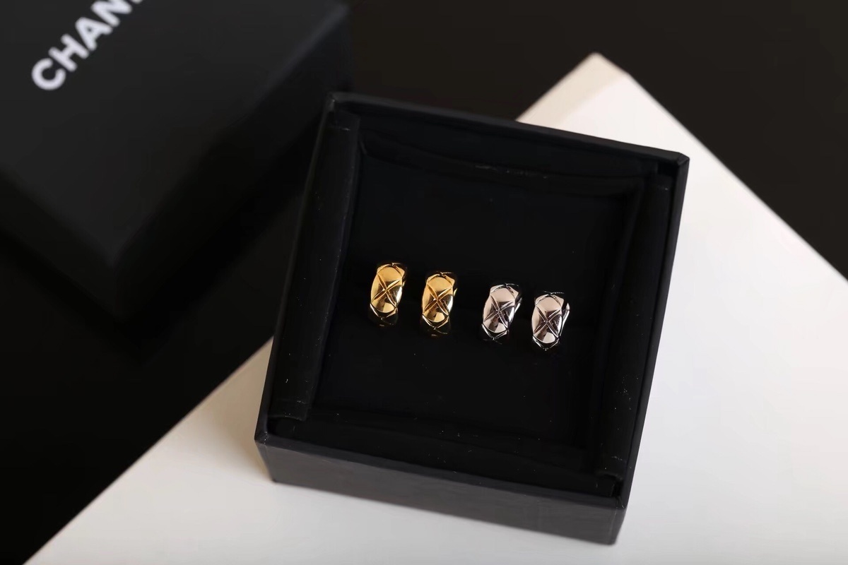 Chanel Coco Crush Quilted Motif Hoop Earrings - Gold & Silver