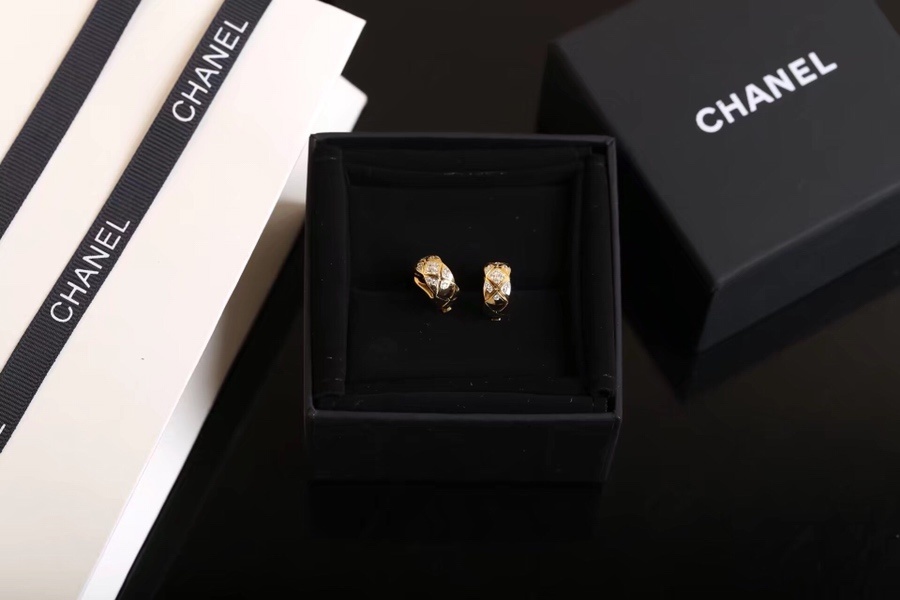 Elegant Quilted Diamond Hoop Earrings - Premium Luxury Jewelry