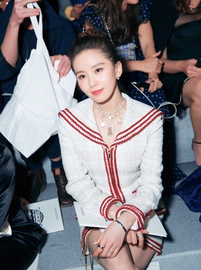 Elegant Quilted Diamond Hoop Earrings – Premium Luxury Jewelry