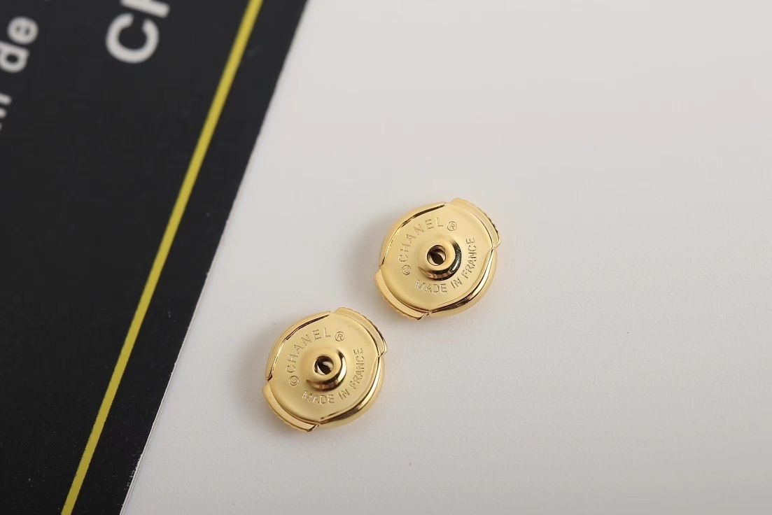 Chanel Coco Crush 18K Yellow Gold Quilted Hoop Earrings