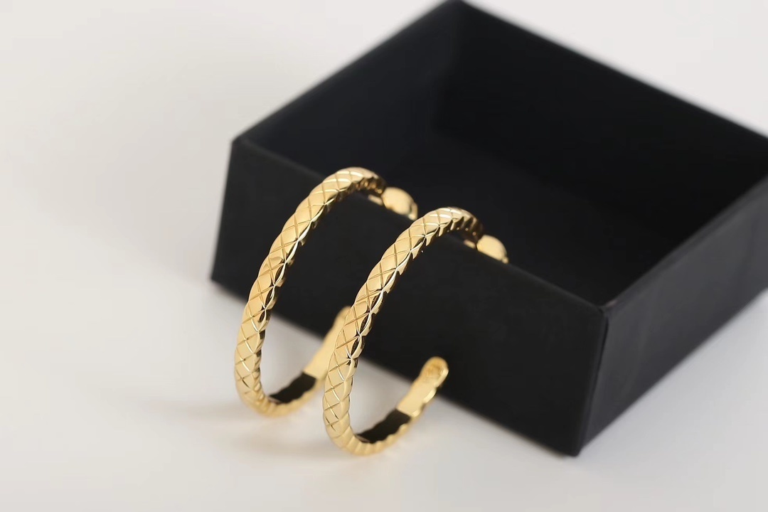 Chanel Coco Crush 18K Yellow Gold Quilted Hoop Earrings