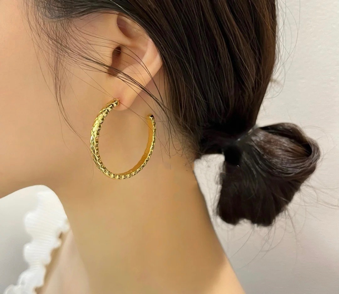 Chanel Coco Crush Hoop Earrings - 18K Beige Gold Quilted Motif