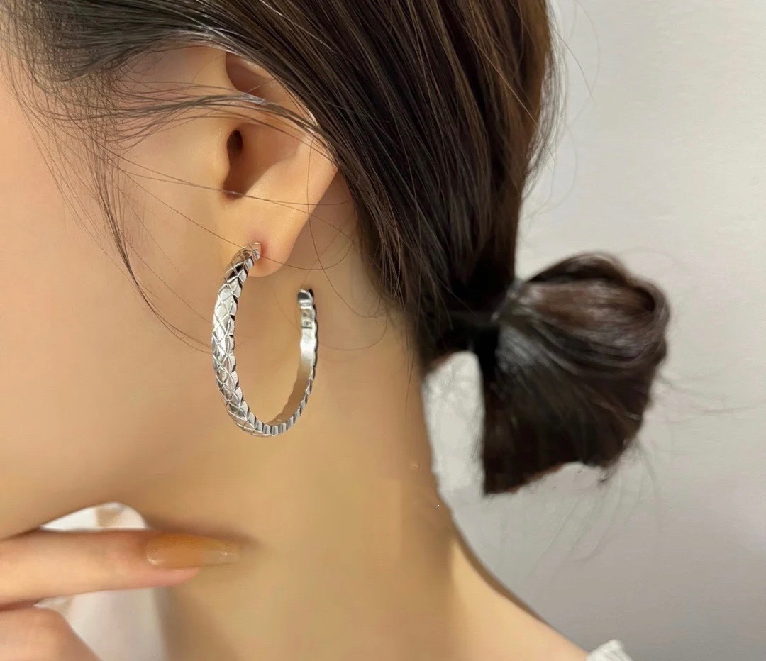 Chanel Coco Crush Hoop Earrings - 18K Beige Gold Quilted Motif