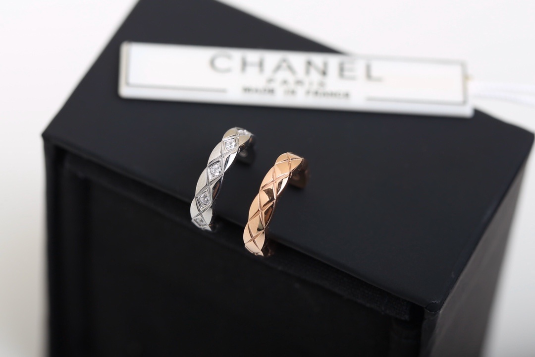 Chanel Coco Crush Quilted Ear Cuff & Ring Set - Luxury 18K Gold