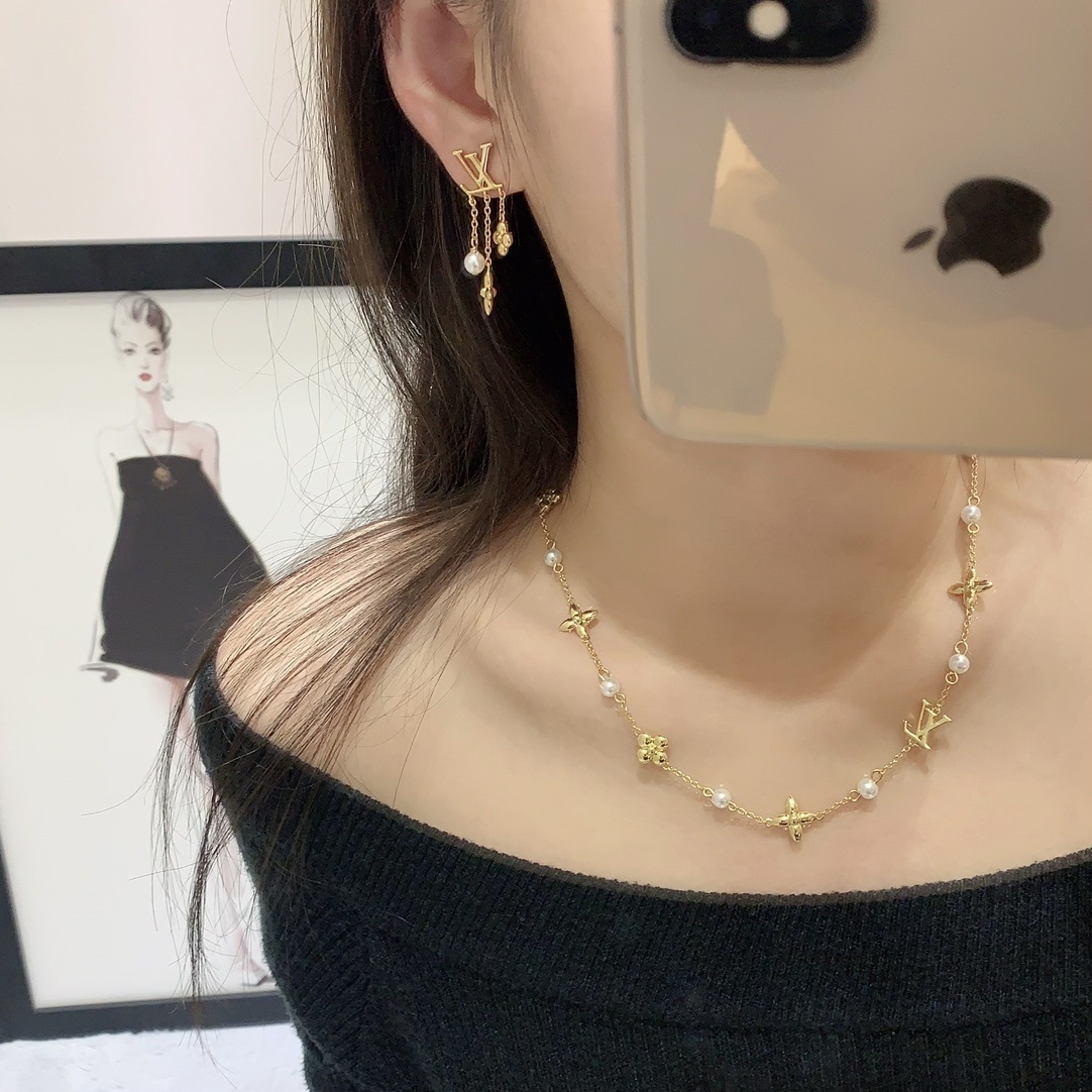 Louis Vuitton Monogram Pearl Necklace - Elegant Gold Finish