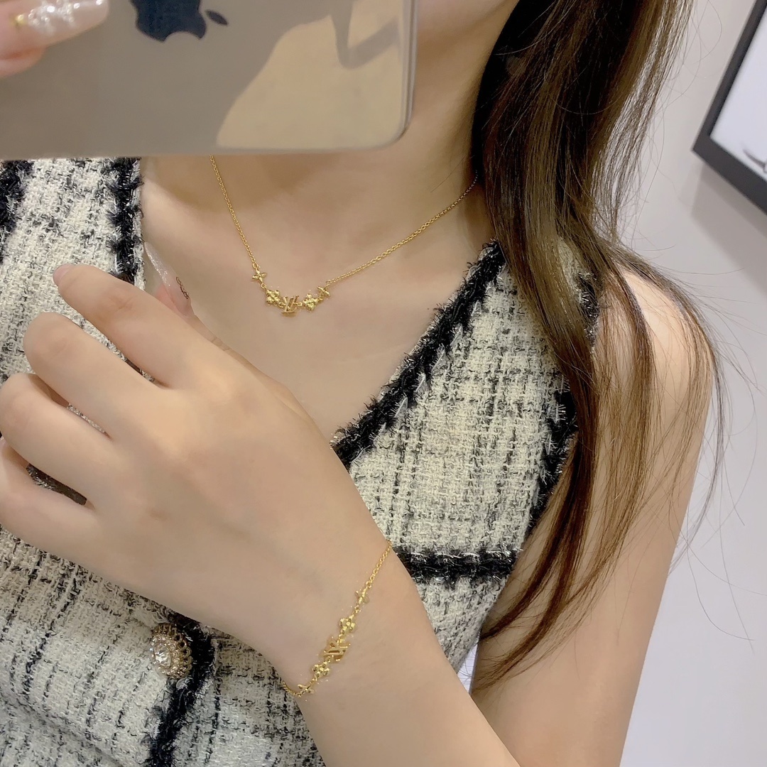 Luxury Gold LV Monogram Flower Necklace & Bracelet Set for Women