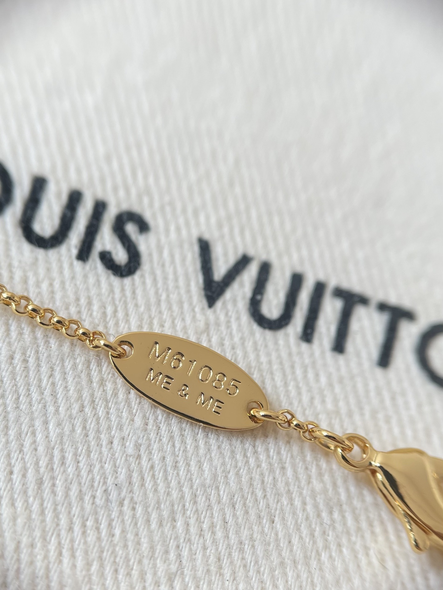 Luxury LV Heart Pendant Pearl Necklace - Monogram Gold Chain