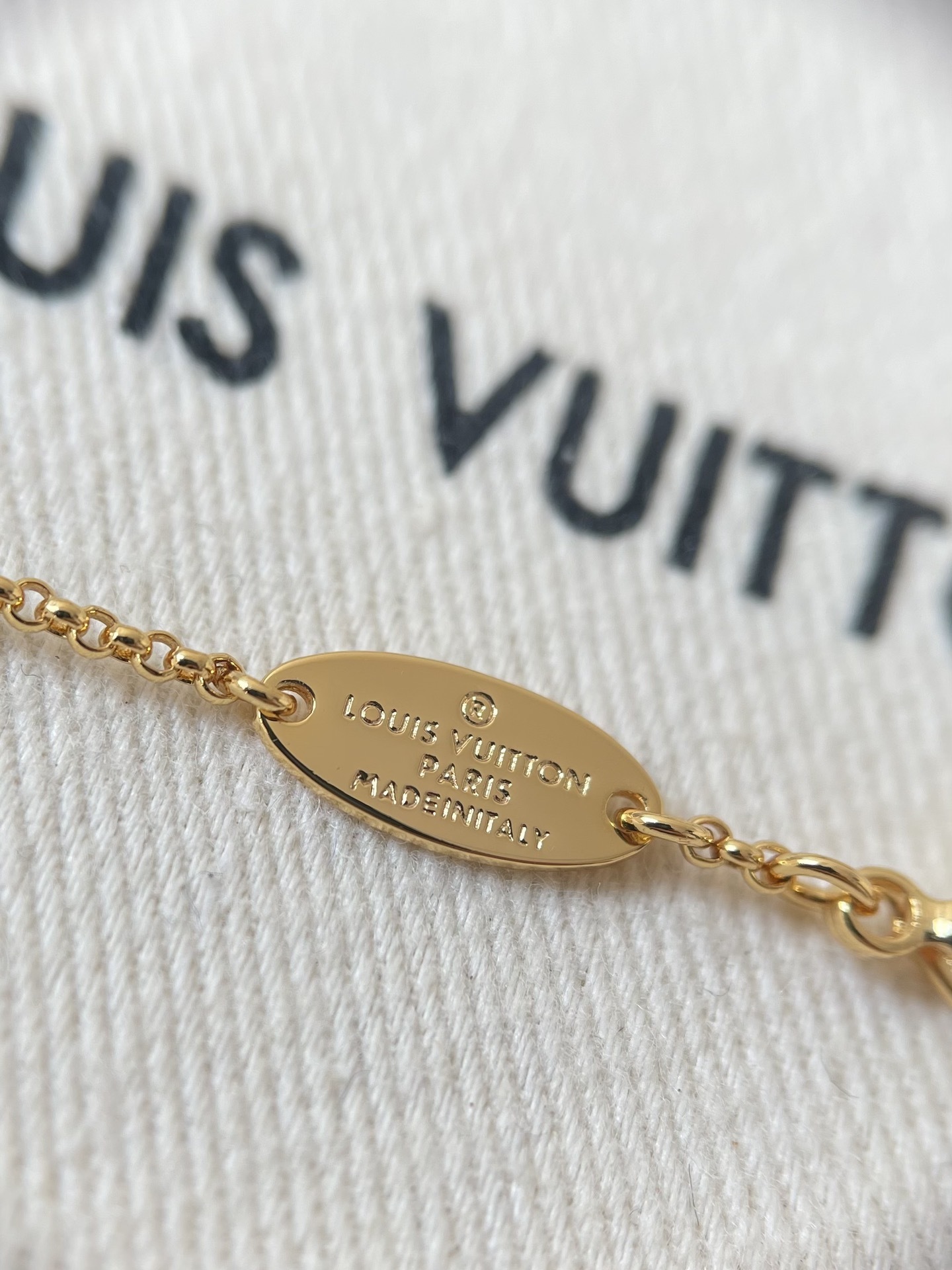 Luxury LV Heart Pendant Pearl Necklace - Monogram Gold Chain