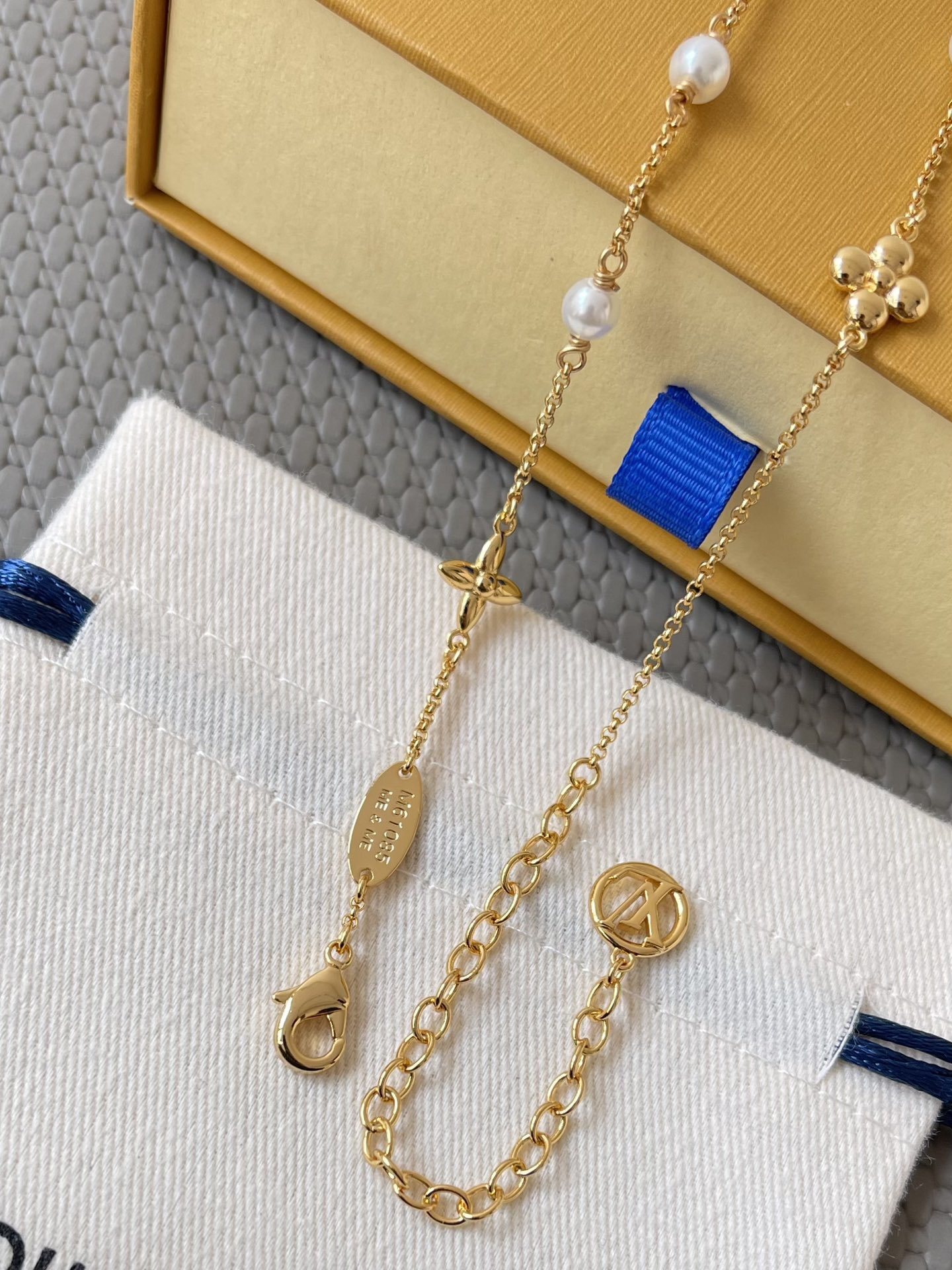 Luxury LV Heart Pendant Pearl Necklace - Monogram Gold Chain