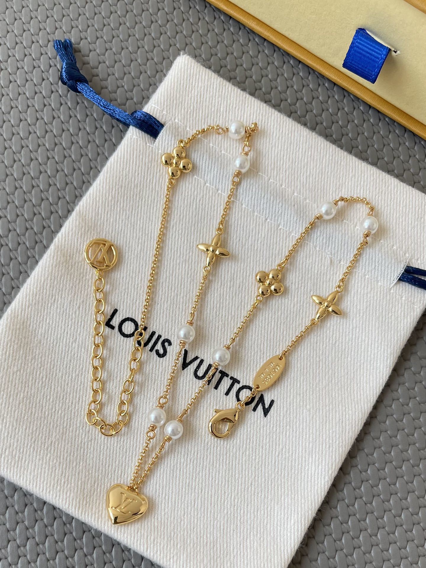 Luxury LV Heart Pendant Pearl Necklace - Monogram Gold Chain