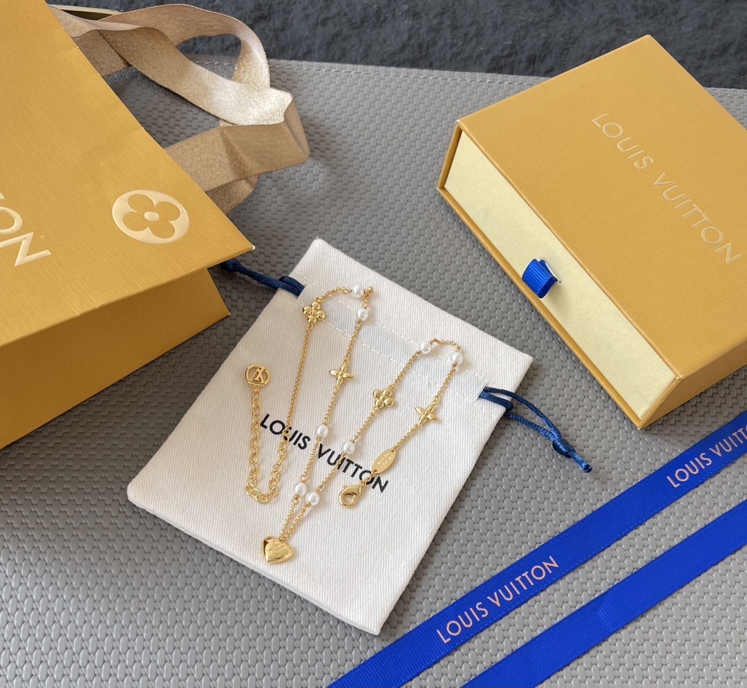 Luxury LV Heart Pendant Pearl Necklace - Monogram Gold Chain