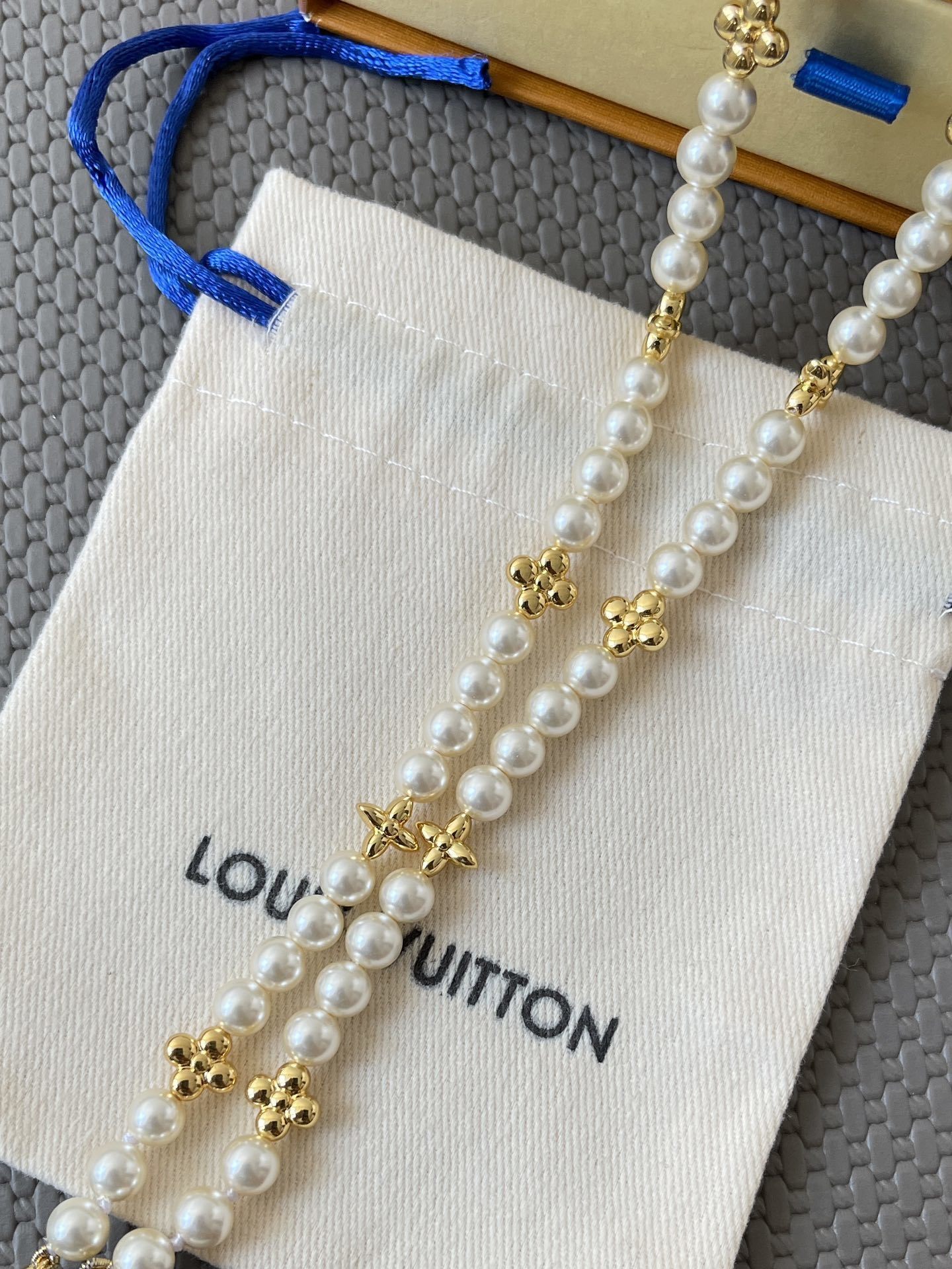 Elegant LV Monogram White Pearl Necklace - Luxury Fashion Jewelry
