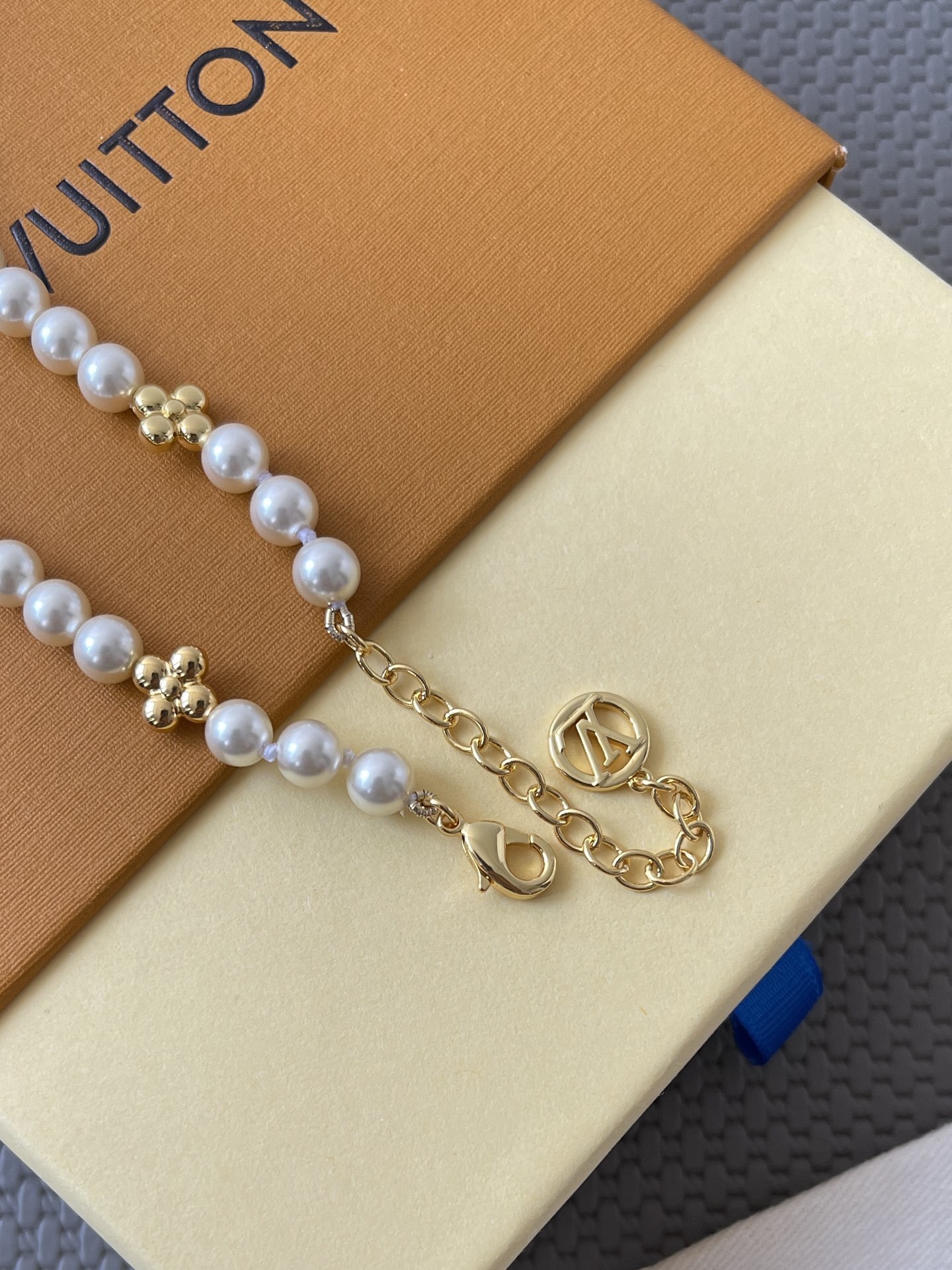 Elegant LV Monogram White Pearl Necklace - Luxury Fashion Jewelry