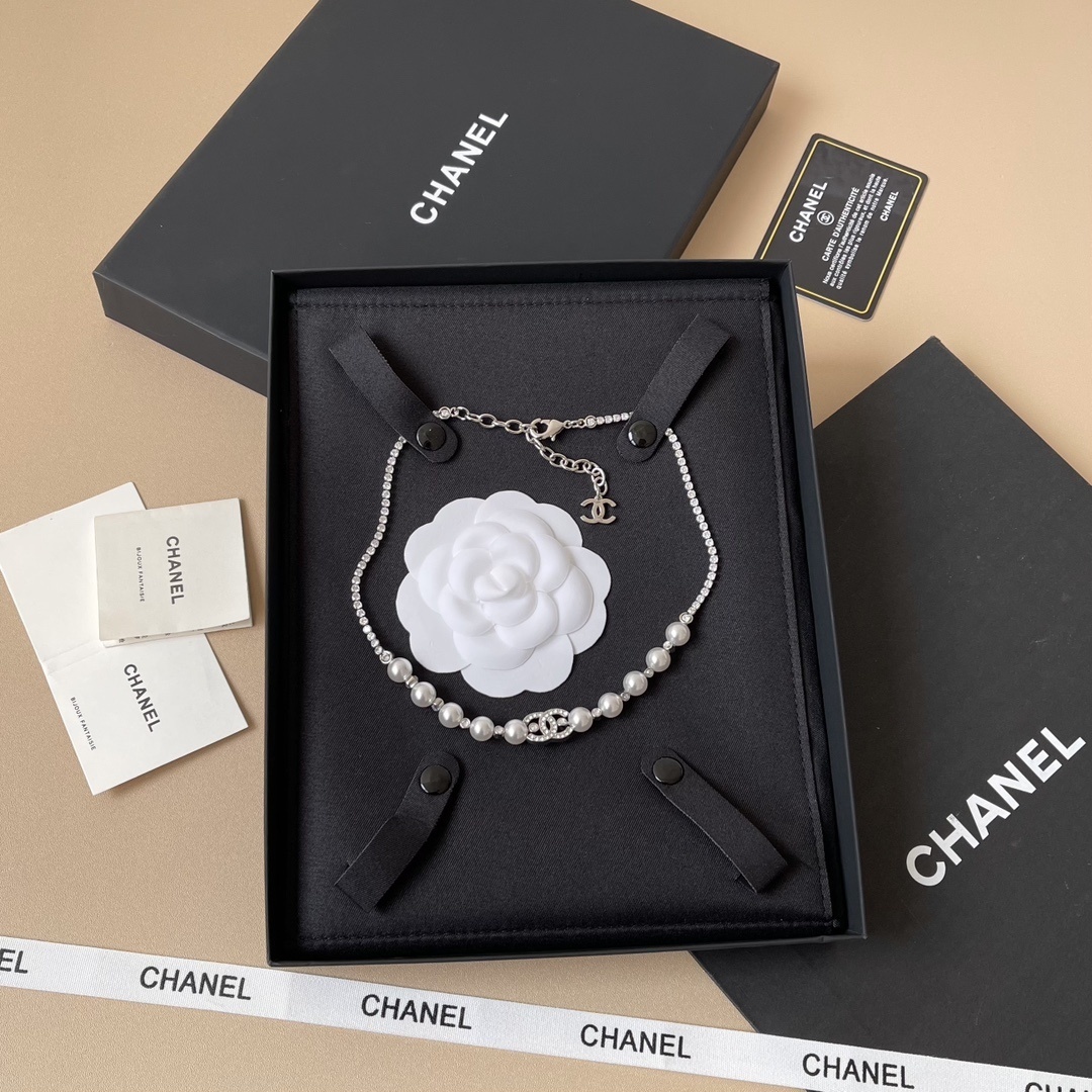 Elegant Silver Pearl Necklace with Sparkling Crystal CC Logo Pendant