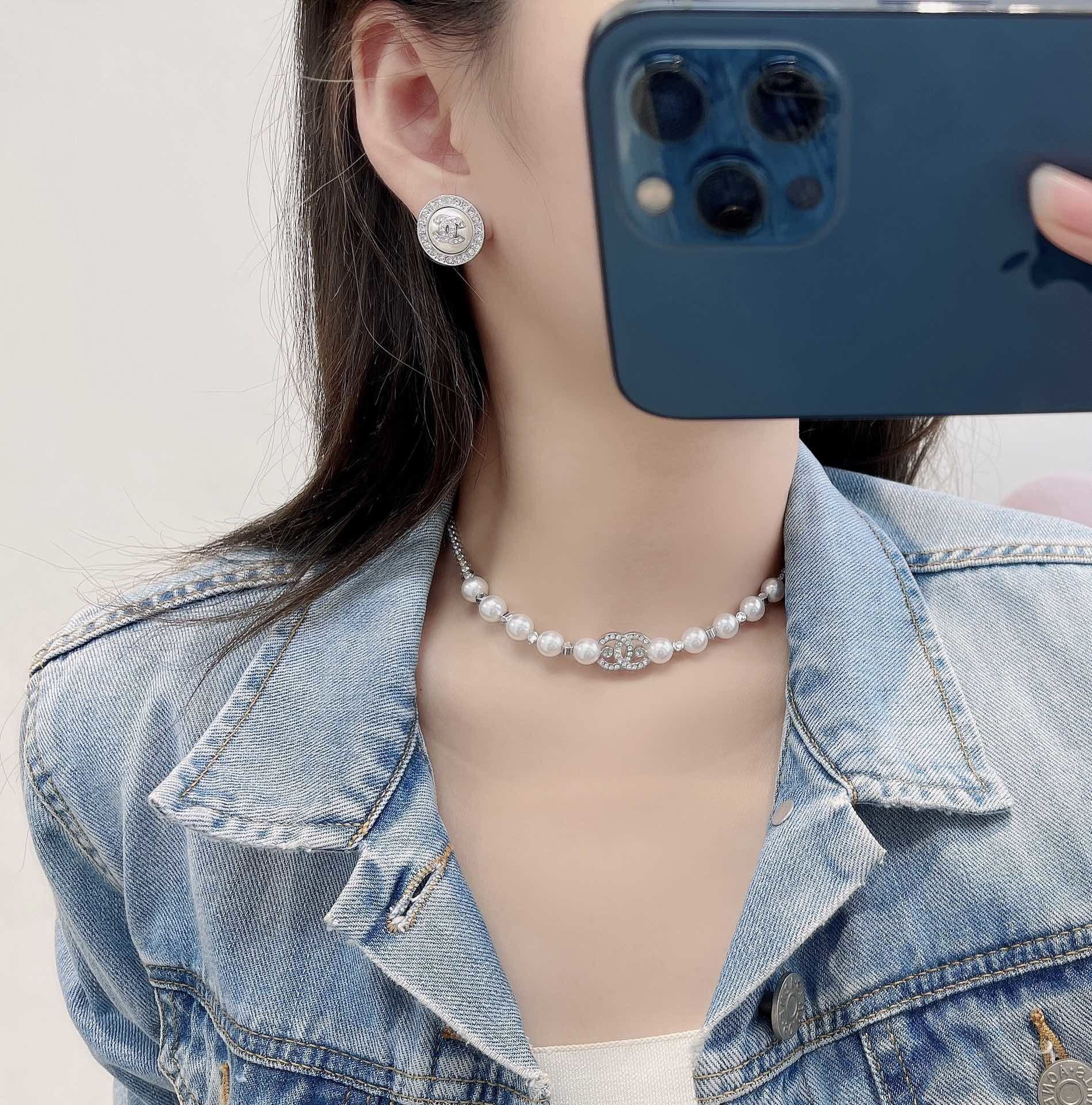 Elegant Silver Pearl Necklace with Sparkling Crystal CC Logo Pendant