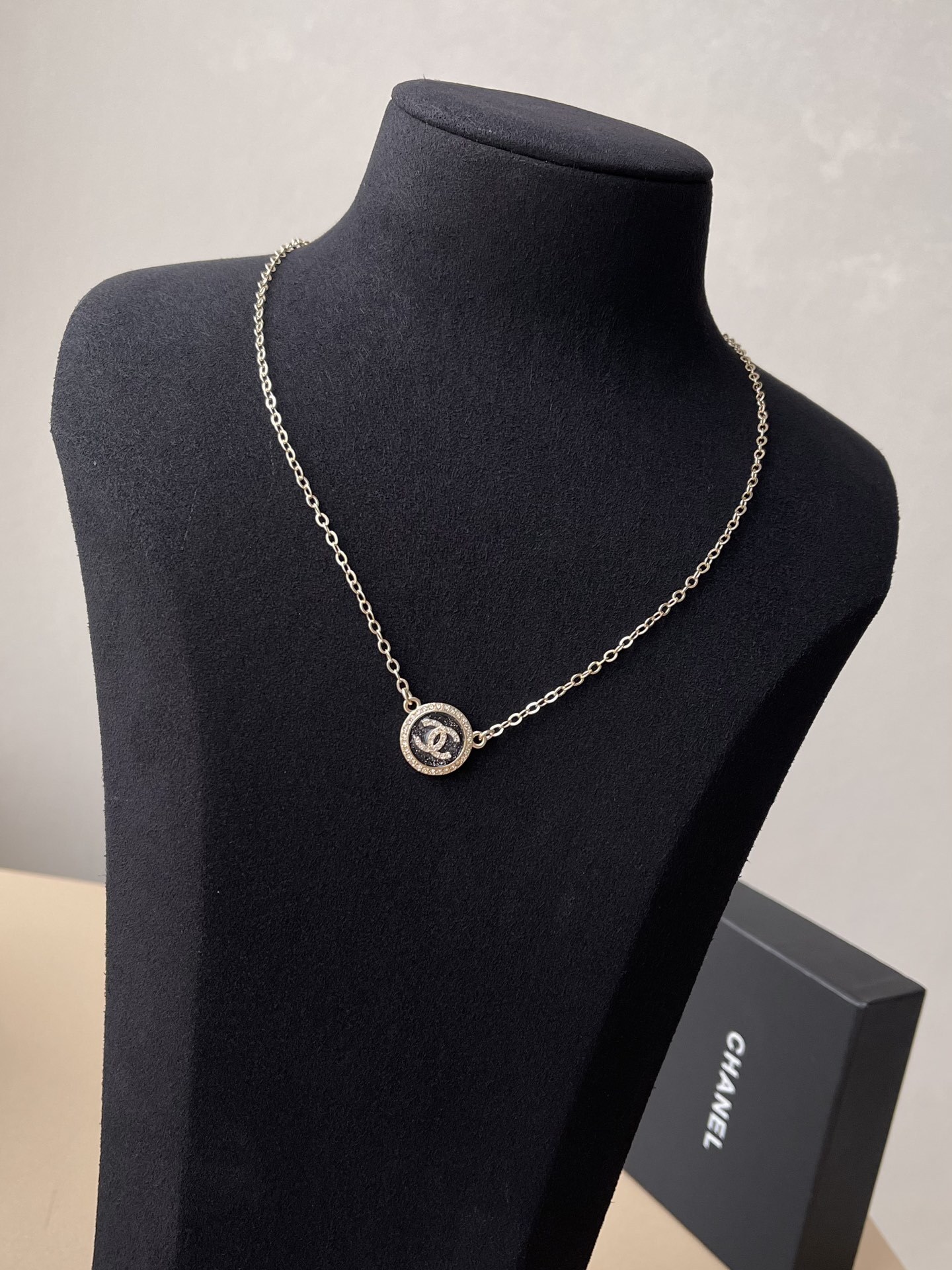 Luxury CC Logo Crystal Round Necklace & Stud Earrings Jewelry Set