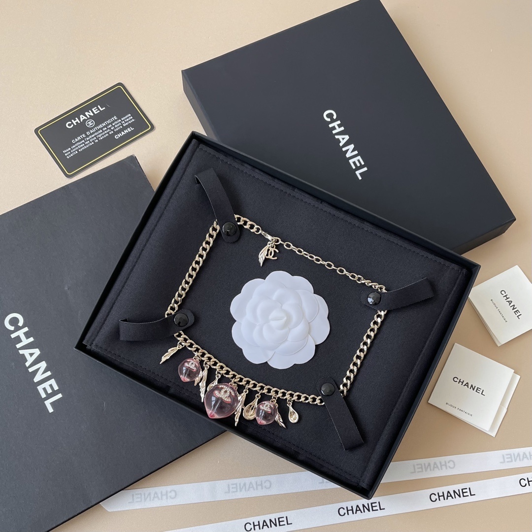 Chanel 2024/25 Métiers d'art Pink Resin & Gold Charm Necklace