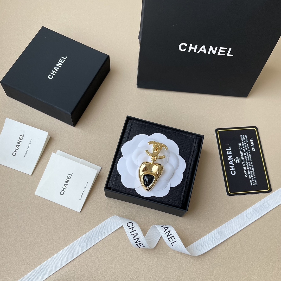 Luxury CC Logo Gold Heart Brooch & Jewelry Set with Black Onyx