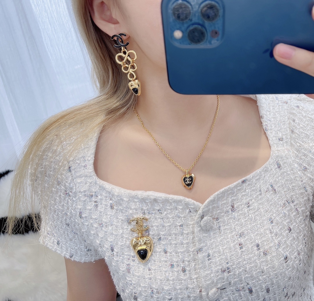 Luxury CC Logo Gold Heart Brooch & Jewelry Set with Black Onyx