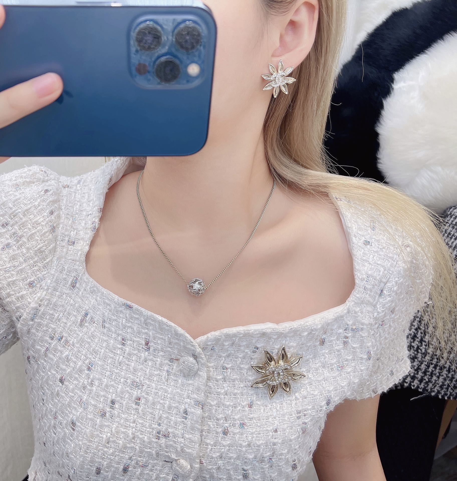 Chanel Crystal Flower Brooch – Luxury Gold Sunburst CC Pin