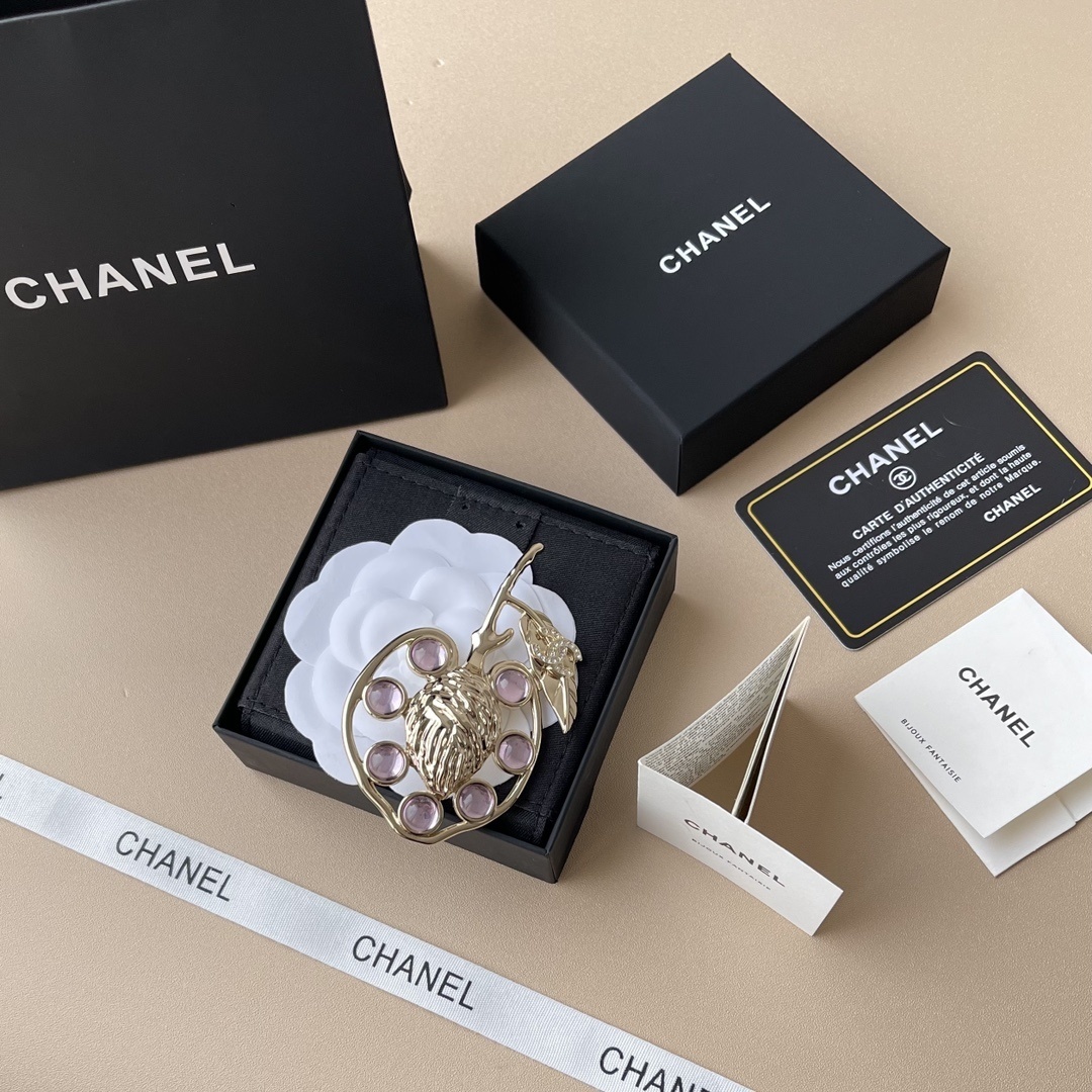 Chanel 2024/25 Métiers d'Art Gold & Pink Crystal CC Fruit Brooch
