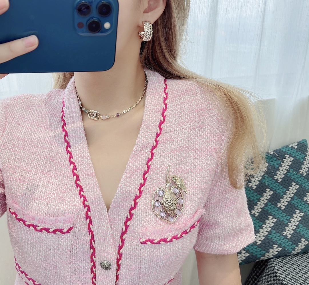 Chanel 2024/25 Métiers d'Art Gold & Pink Crystal CC Fruit Brooch