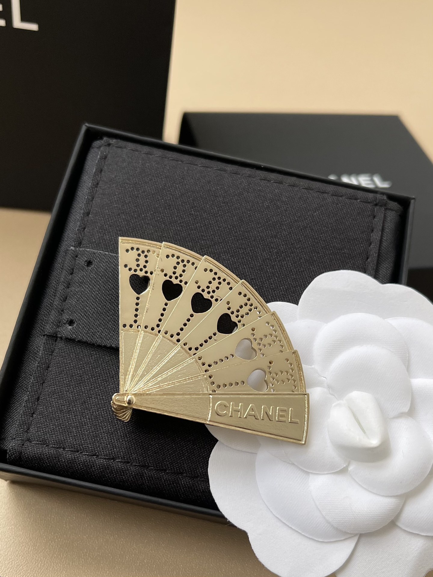 Chanel 2024/25 Metiers d'Art Gold Fan Brooch - Luxury Jewelry