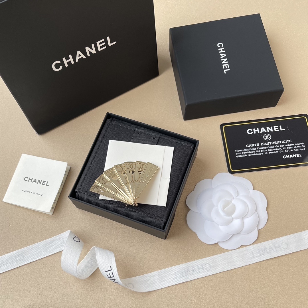 Chanel 2024/25 Metiers d'Art Gold Fan Brooch - Luxury Jewelry
